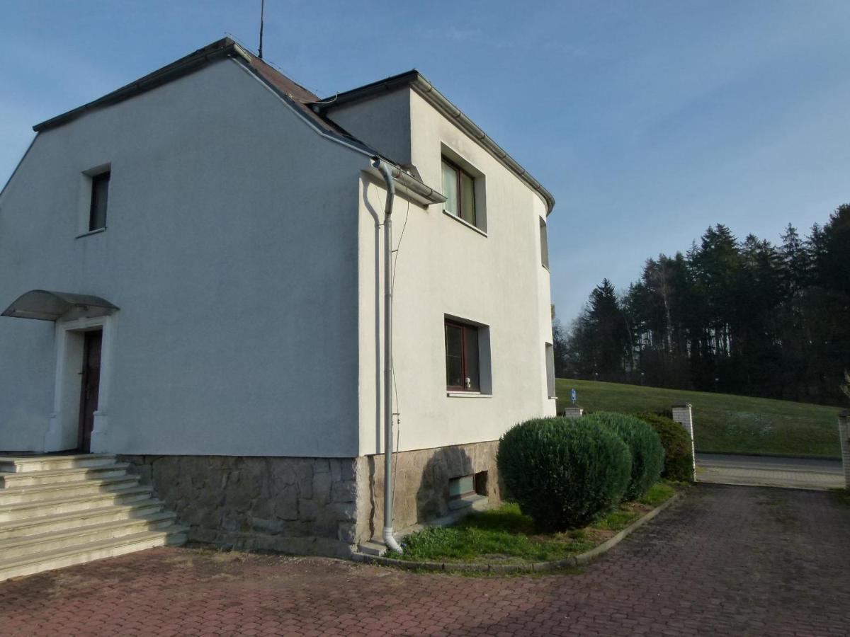 Penzion Ubytovani U Parku S Parkovistem Ceska Lipa Exterior photo