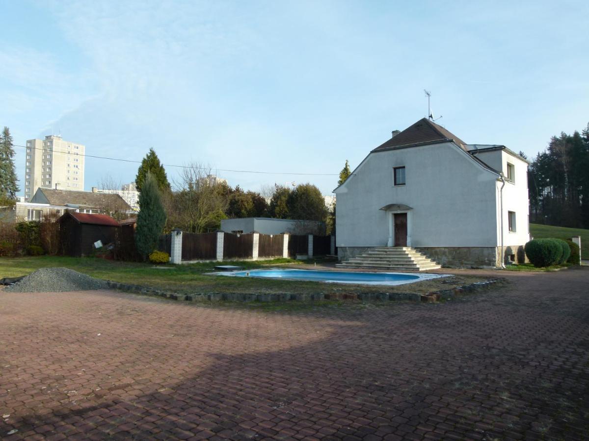 Penzion Ubytovani U Parku S Parkovistem Ceska Lipa Exterior photo
